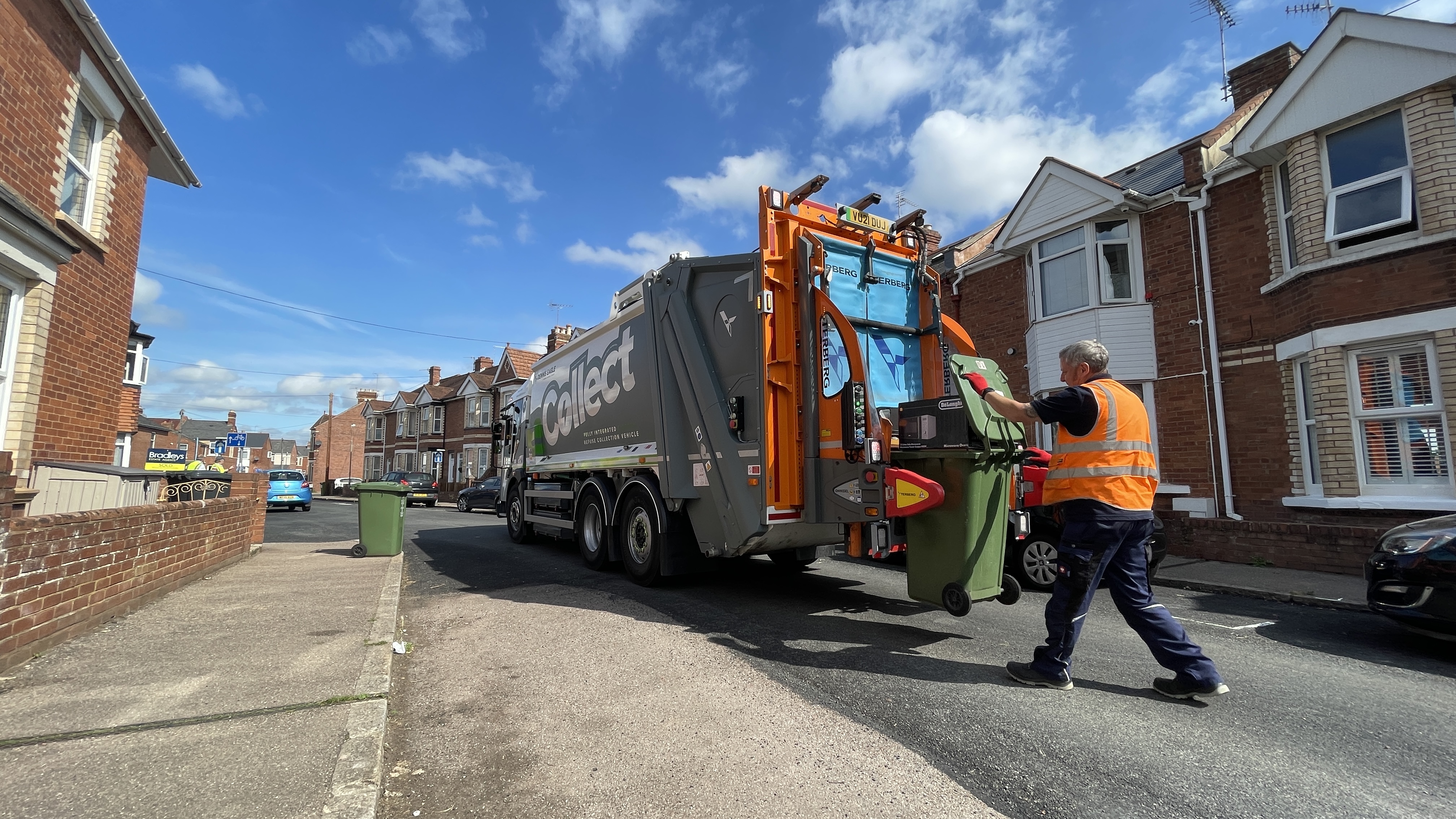 First eCollect electric fleet on contract hire destined for Exeter City Council 